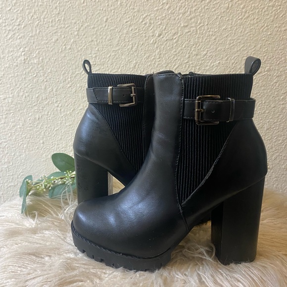 TOP Moda Shoes - Black Platform heeled booties